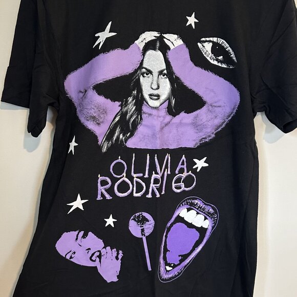 NEW Olivia Rodrigo Concert Graphic Tee - Size: Medium - Picture 4 of 4